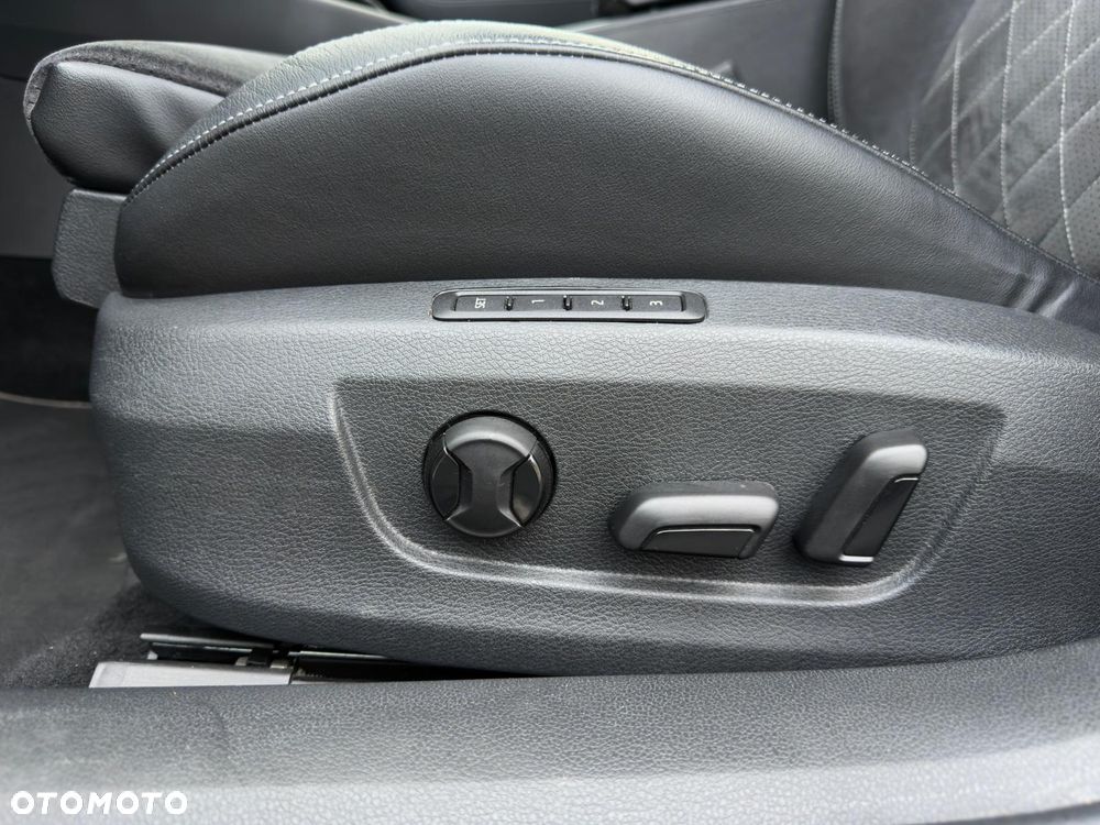 Skoda Superb 2.0 TDI DSG Sportline - 34