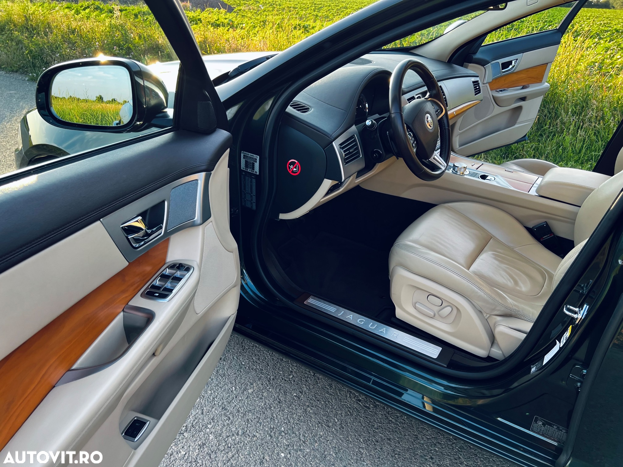 Jaguar XF 2.2D Luxury - 7