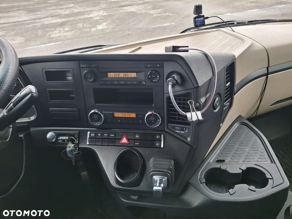 Mercedes-Benz Actros MP4 - 11