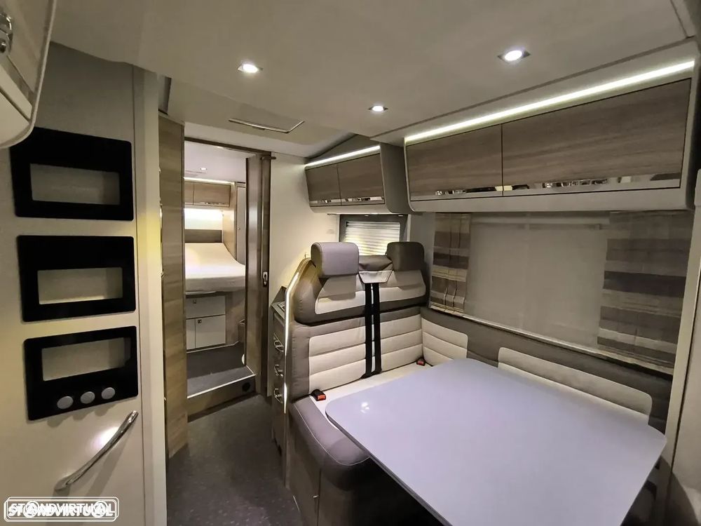 Adria Matrix M670SC 50 Anos 5lugares Cama central e basculante - 11