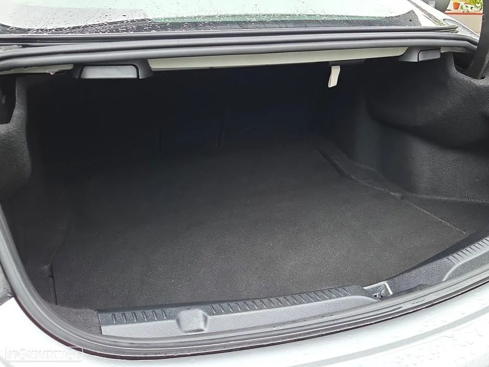 Mercedes-Benz E 220 d Aut. - 26