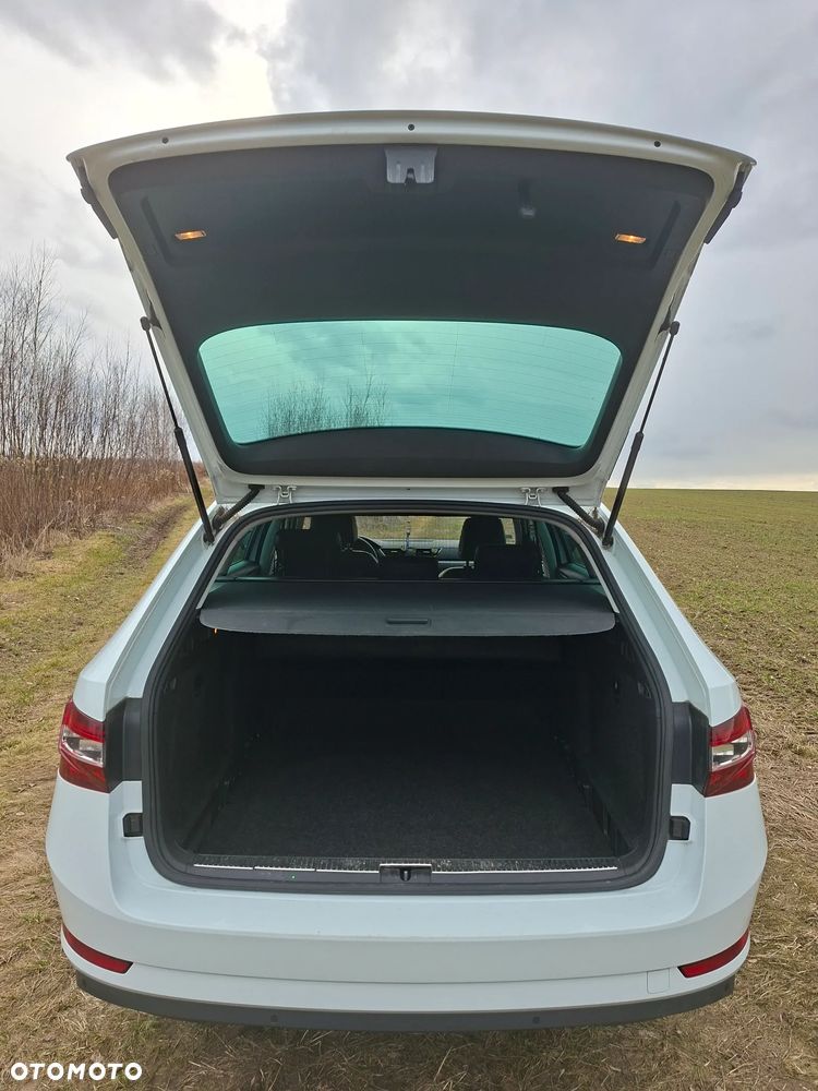 Skoda Superb 2.0 TDI DSG Premium Edition - 7