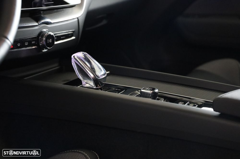 Volvo XC 60 2.0 T6 PHEV Black Edition AWD - 17
