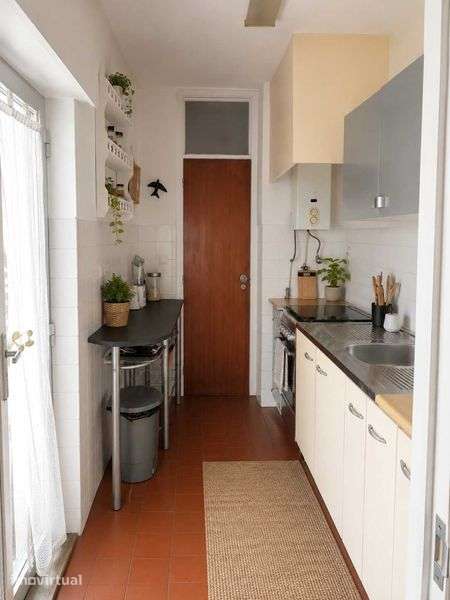 Apartamento T1 à Venda em Massamá — Excelente Localização - Grande imagem: 2/5