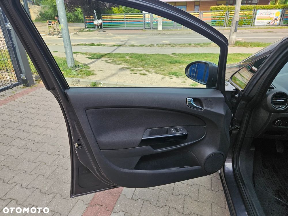 Opel Corsa 1.2 16V Essentia - 9