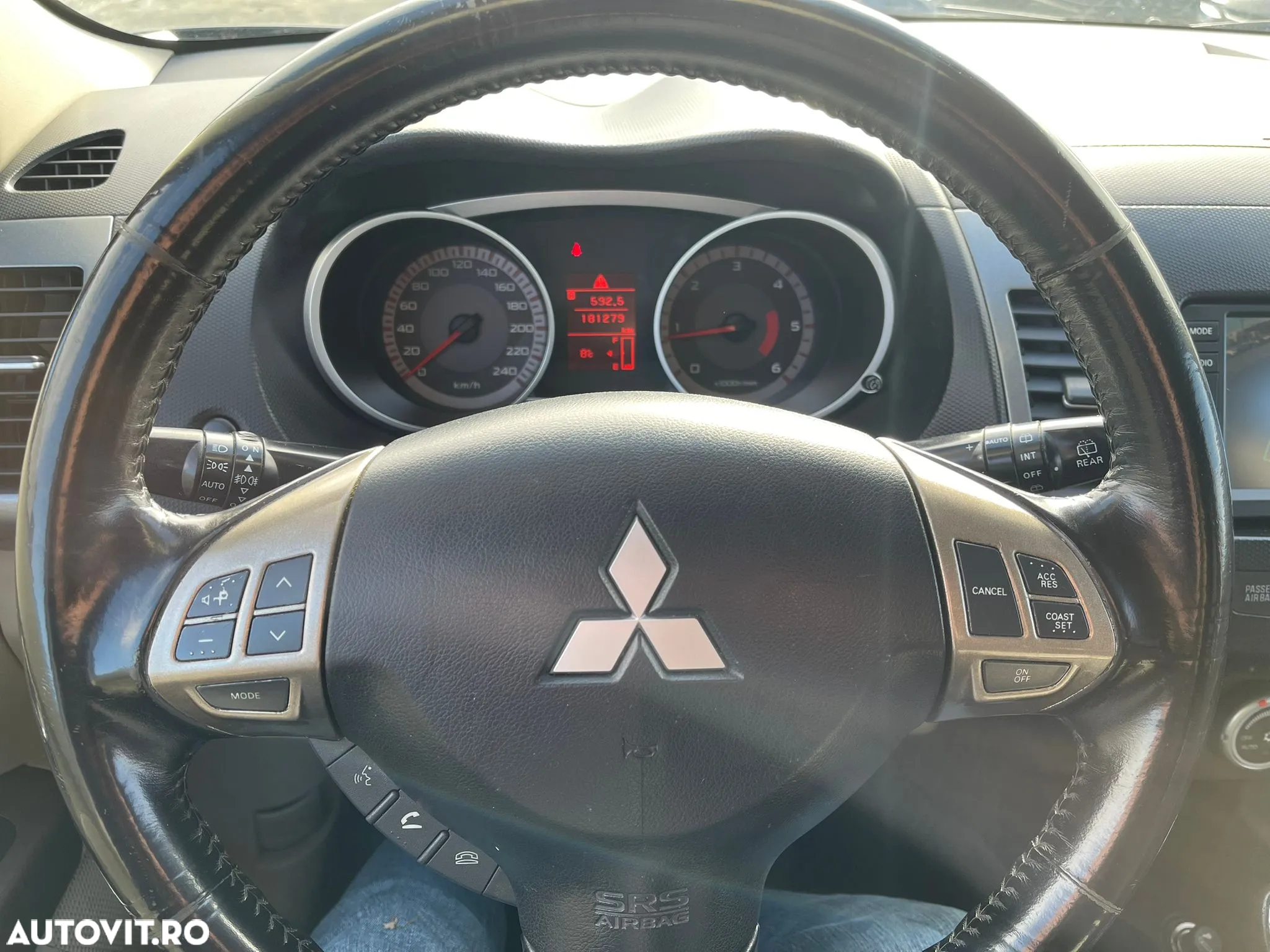 Mitsubishi Outlander 2.2 DI-D NAVI Instyle - 5