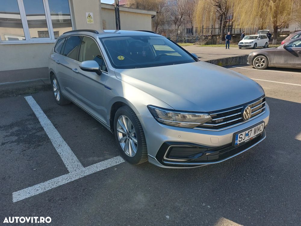 Volkswagen Passat - 1
