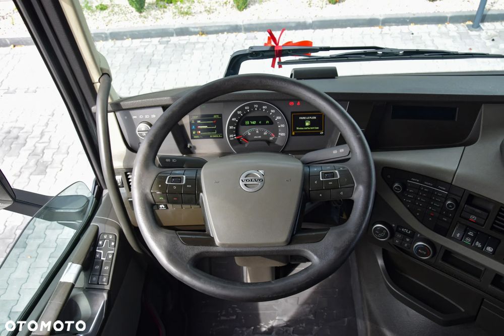 Volvo FH500 / EURO 6 / ACC / LEDY / NOWE OPONY / FULL SPILERY / SERWISOWANY / SPROWADZONY - 24