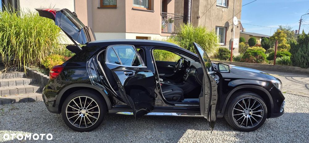 Mercedes-Benz GLA 180 7G-DCT AMG Line - 19