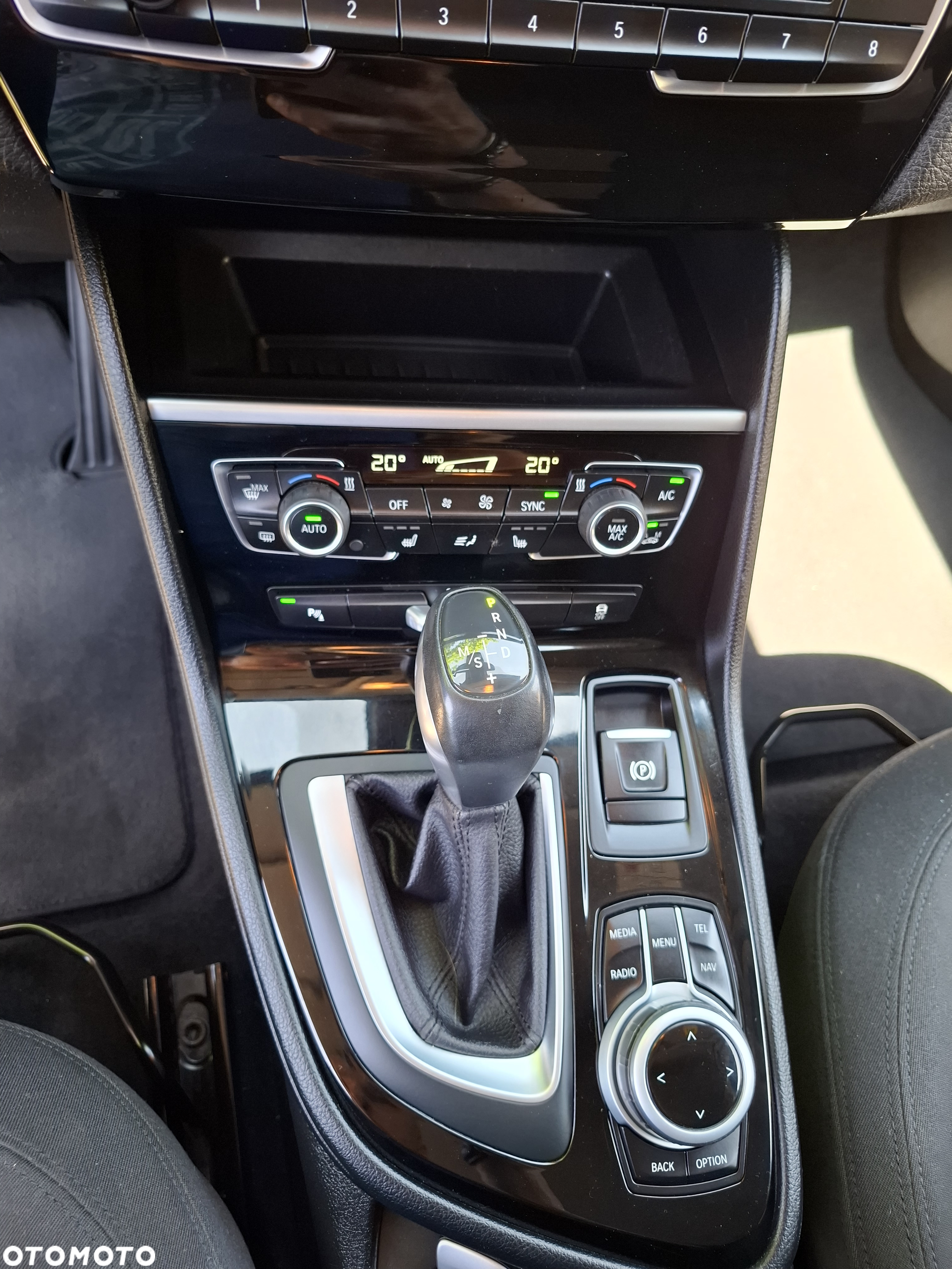 BMW Seria 2 218d - 15