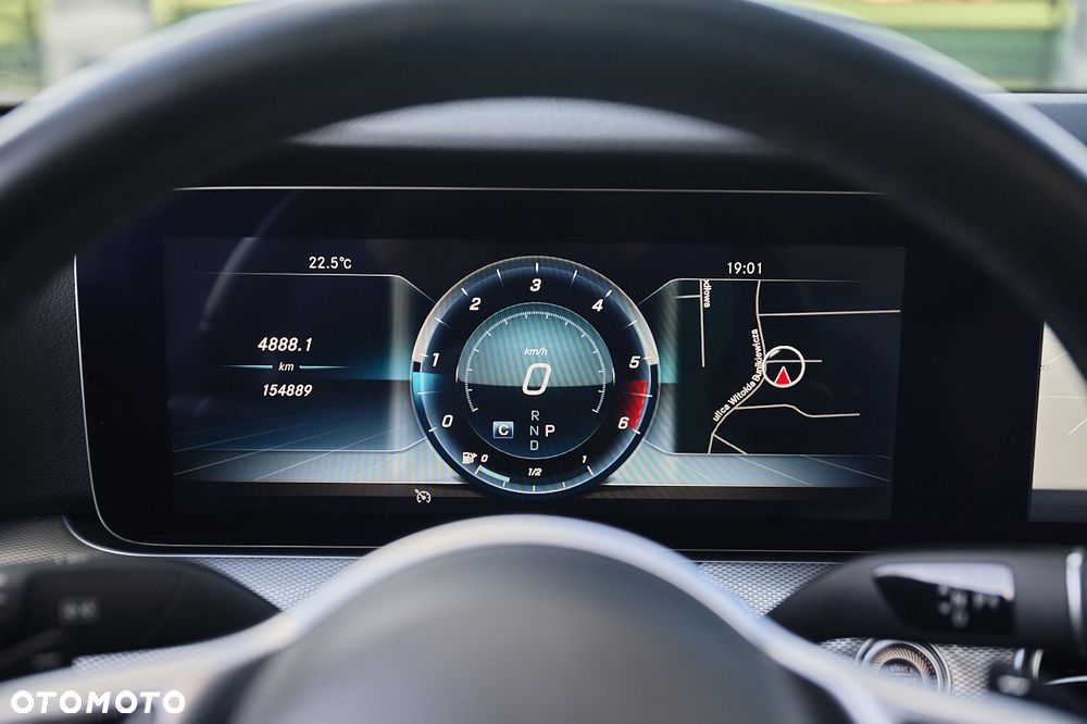Mercedes-Benz Klasa E 220 d 4-Matic 9G-TRONIC - 23