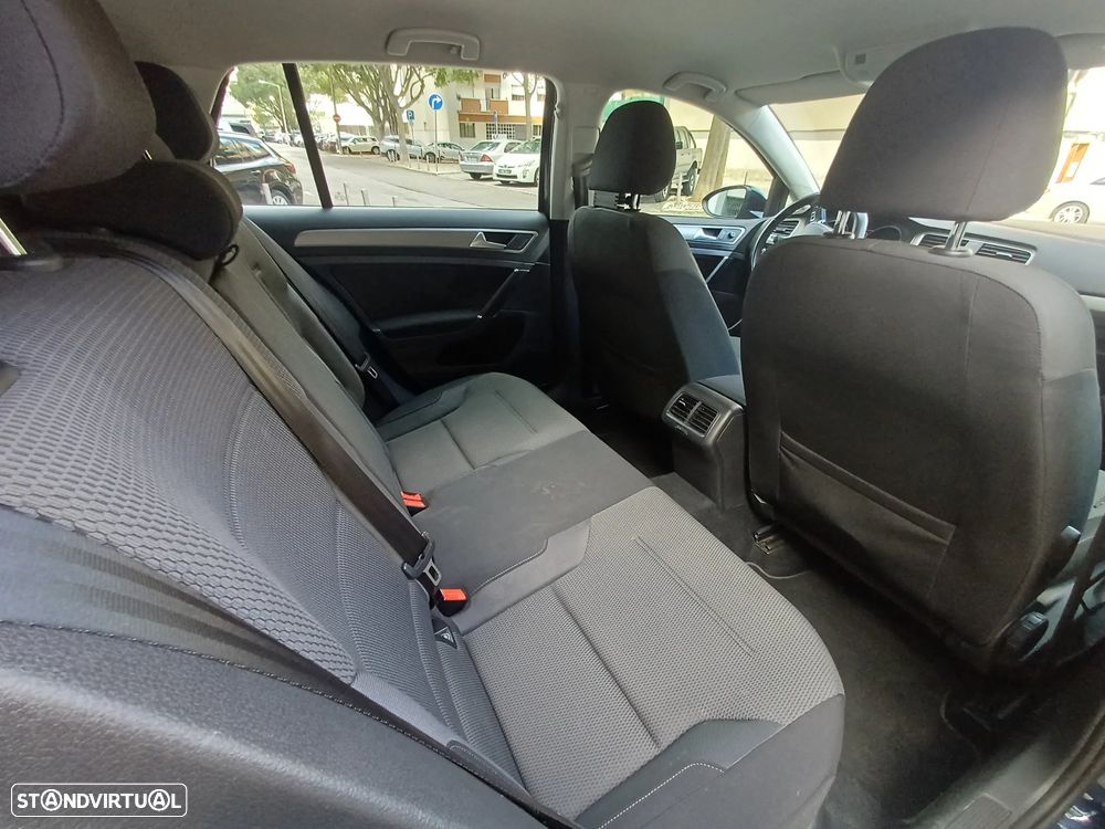 VW Golf 1.6 TDi BlueMotion Confortline - 21