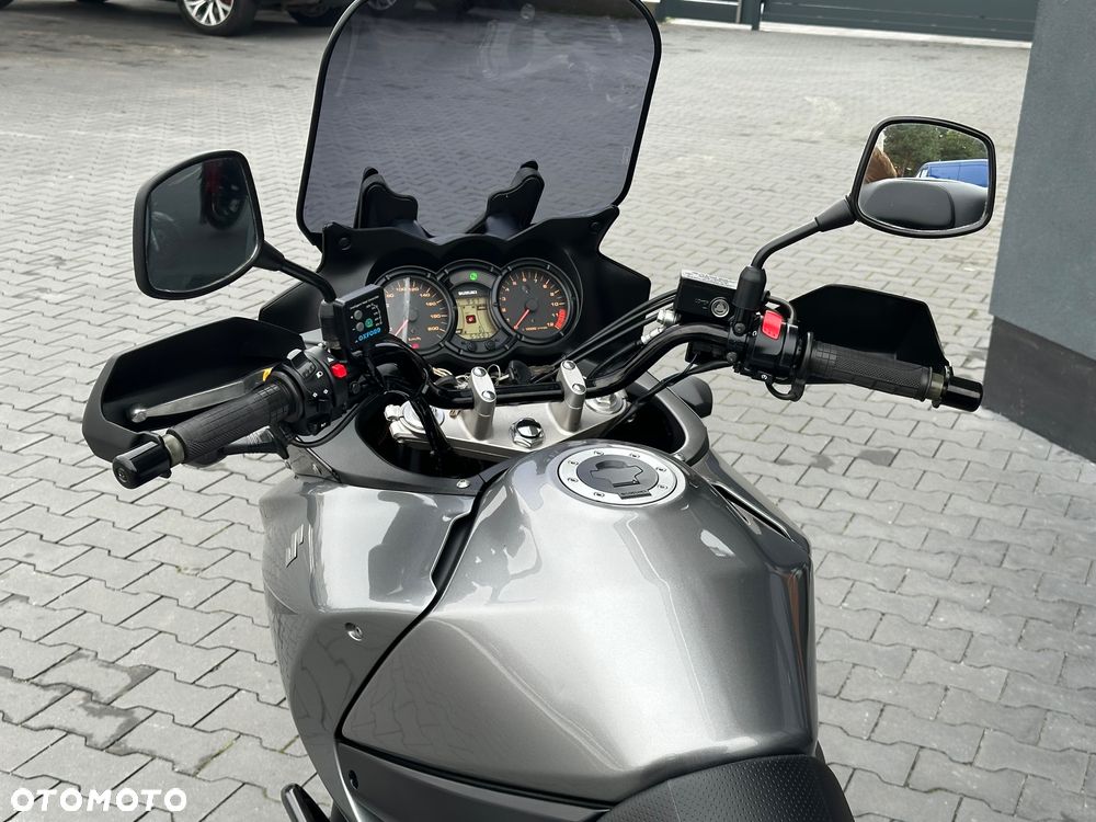 Suzuki V-STROM - 24