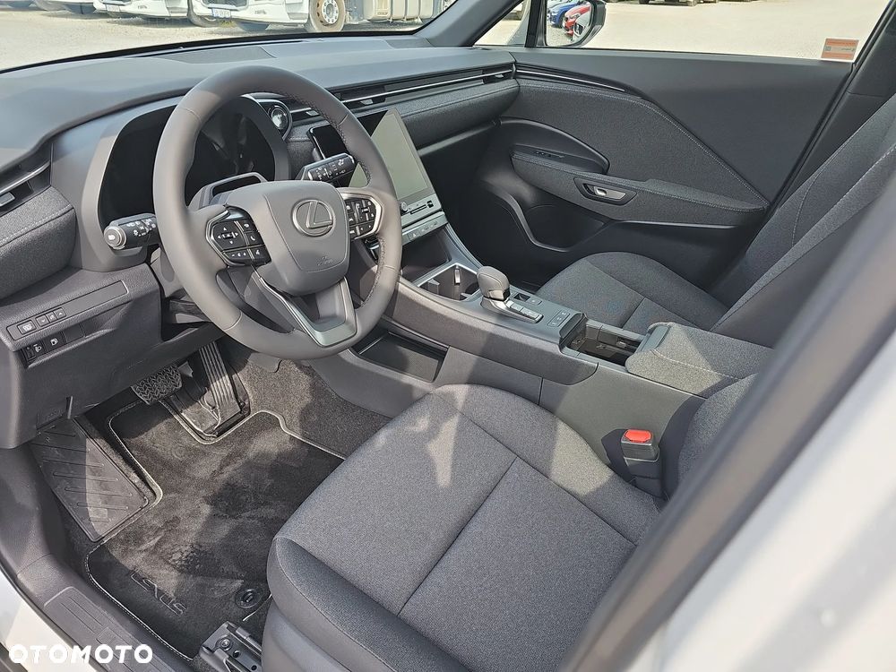 Lexus LBX 1.5 Hybrid - 11