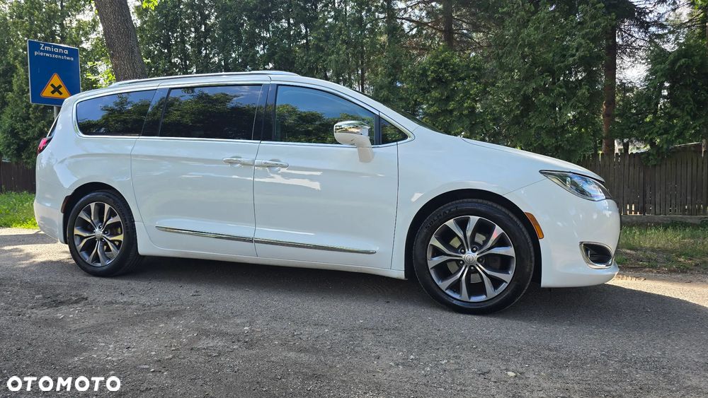Chrysler Pacifica - 8