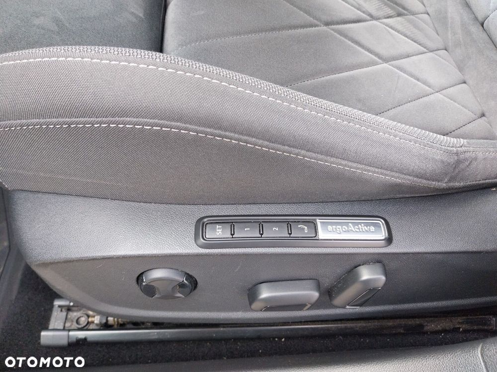 Volkswagen Golf - 12