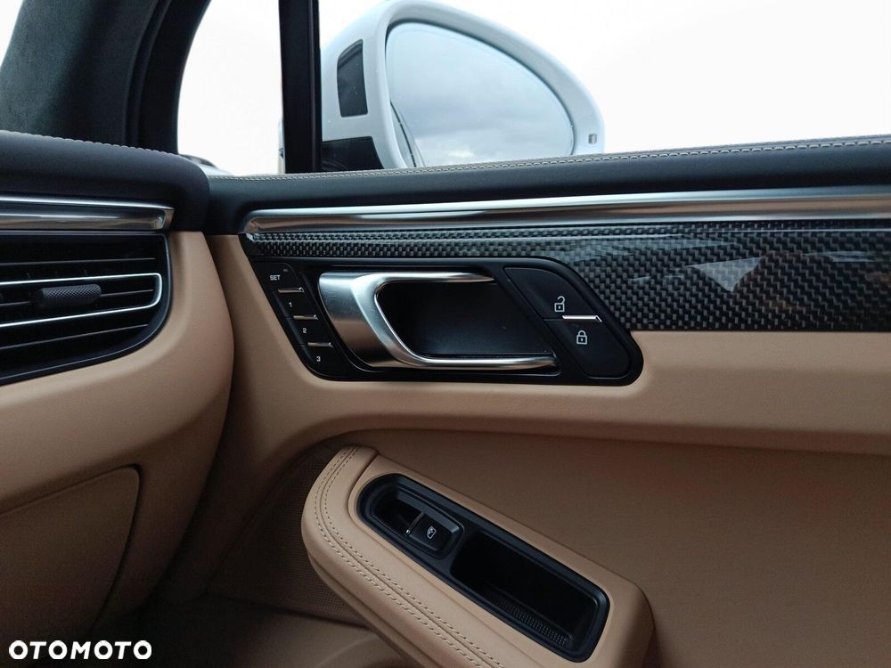 Porsche Macan - 25