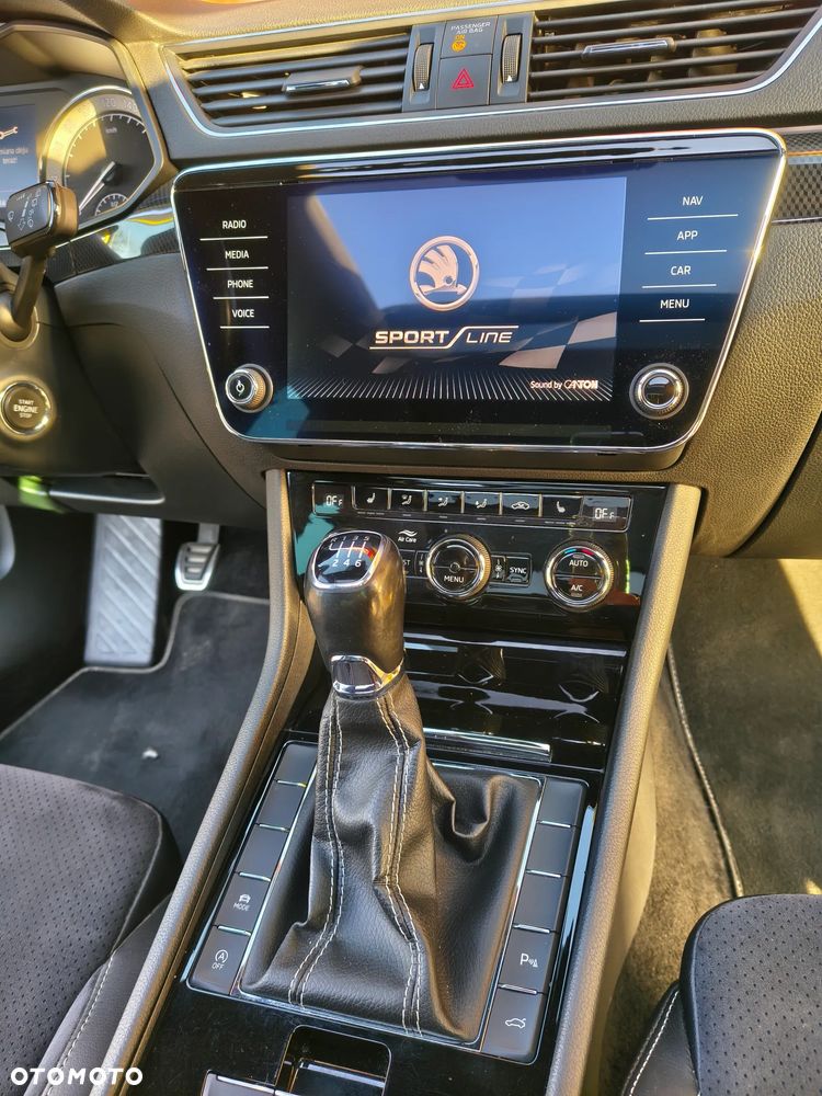 Skoda Superb 2.0 TDI Sportline - 18