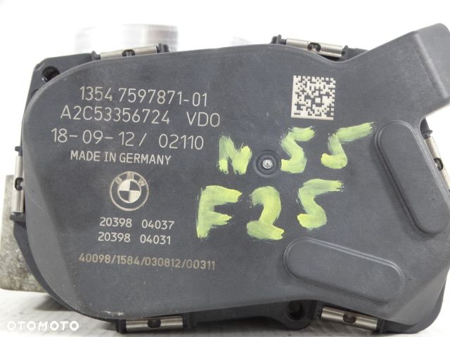 BMW X3 F25 N55  Przepustnica Zawór Powietrza BMW X5 E70N X6 E71 1 E82 X1 E84 3 E90 E91 7 F01N F02N 6 F06 F12 F13 5 F07 F10 F10N F11 X5 F15 X6 F16 M1 F20 F21 M2 F22 F23 X3 F25 X4 F26 3 F30 F31 4  F32 F33 3 F34 4 F36 M3 F80 M4 F82 F83 M2 F87 F87N 135i 335i 335xi 740i 740Li 740LiX 640i 640iX 535i 535iX 435i 435iX 13547597871 7597871 A2C53356724 - 6