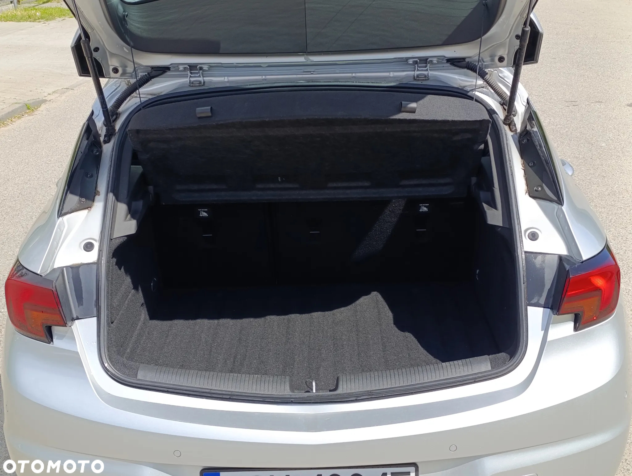 Opel Astra V 1.2 T Elegance S&S - 18