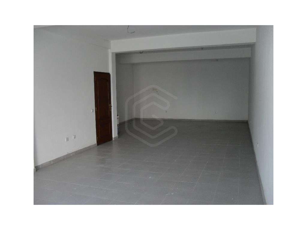 Loja para comércio ou serviços em zona central, Loulé, Algarve - Grande imagem: 2/4