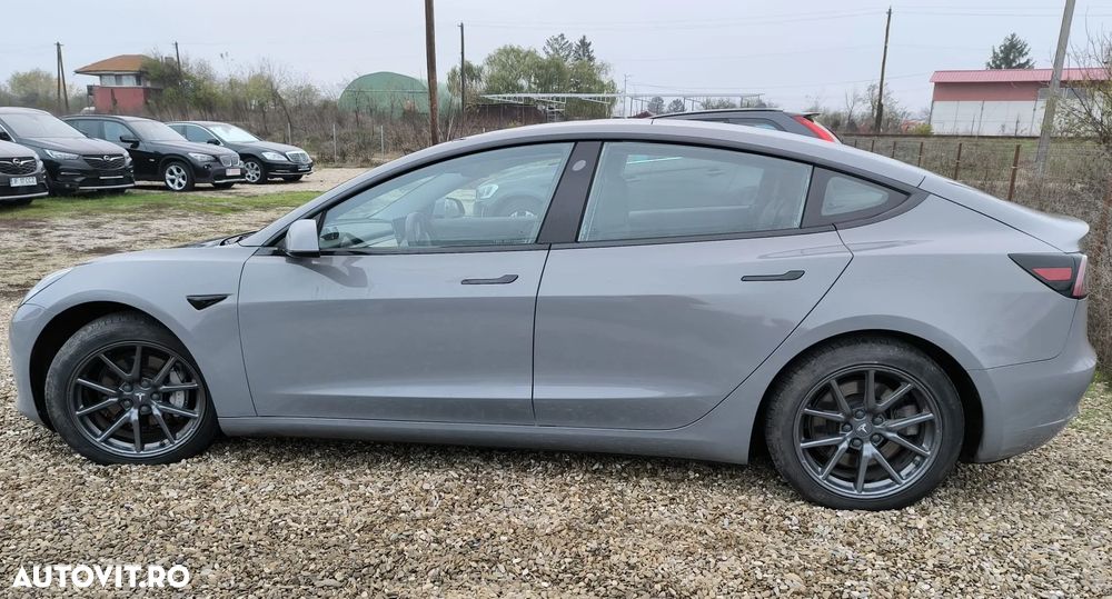 Tesla Model 3 - 9