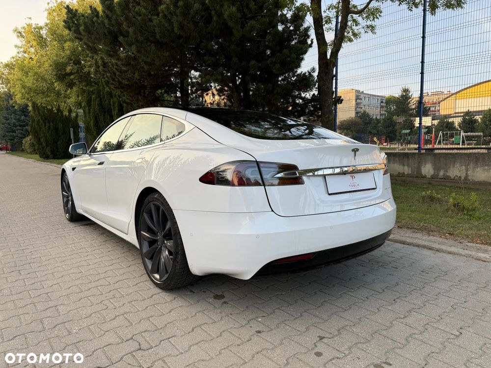 Tesla Model S - 4