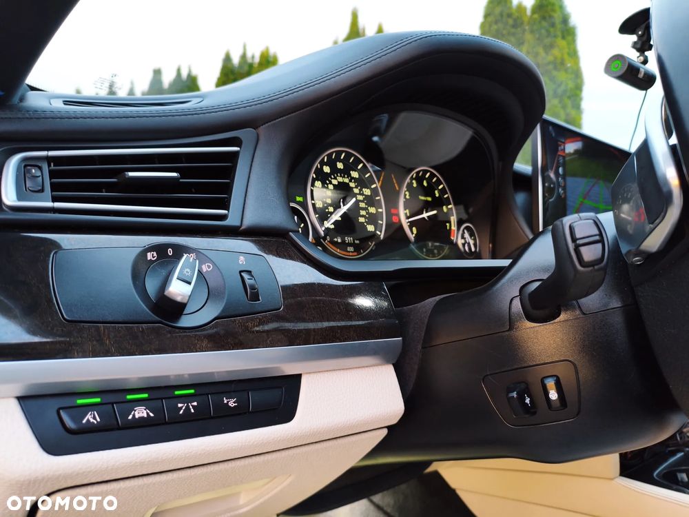 BMW Seria 7 740Li - 22