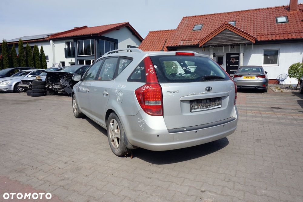 KIA CEED I LIFT KOMBI 2011 9S 1.6 CRDI D4FB 90KM WAJ6C SREBRNY na części - 3