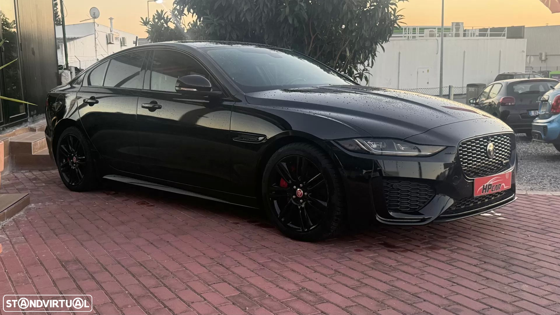 Jaguar XE 2.0 D200 R-Dynamic S - 24