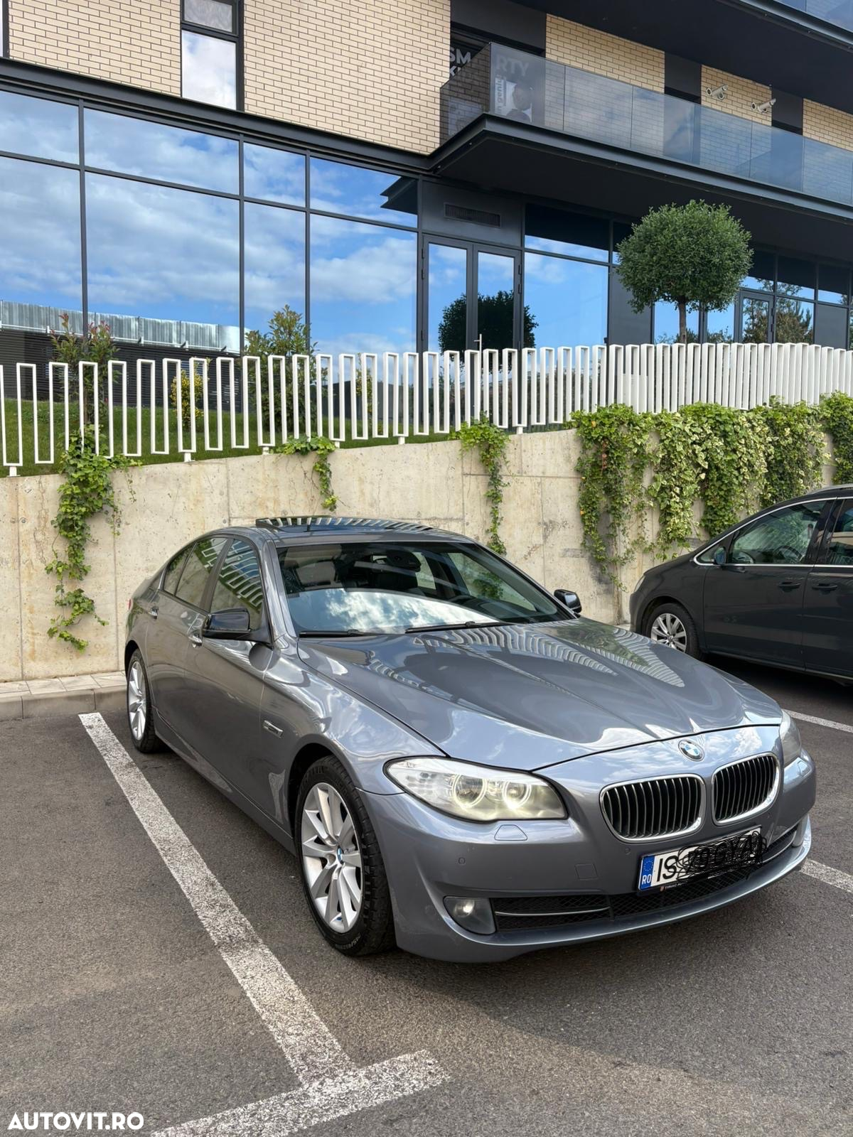 BMW Seria 5 520d Aut. Luxury Line - 2