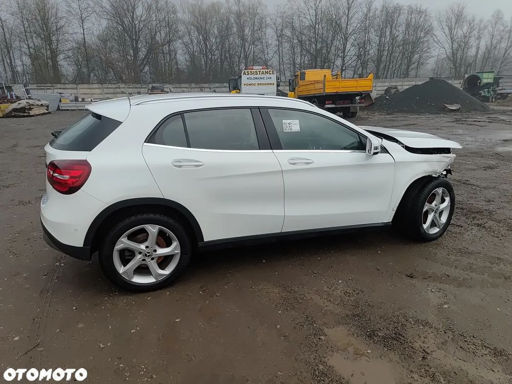 Mercedes-Benz GLA - 15