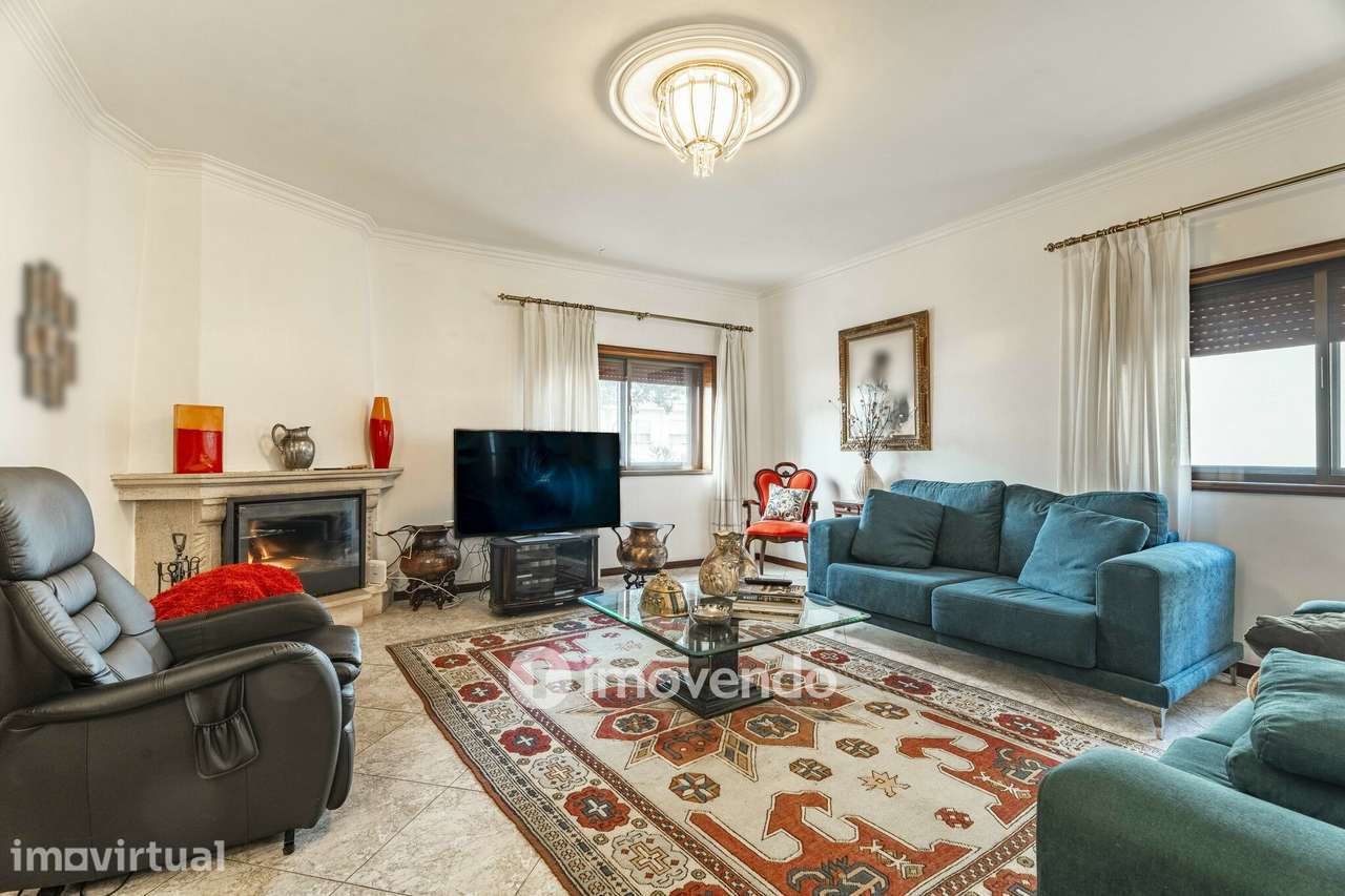 Moradia T4 com áreas amplas, garagem e jardim, na Maia - Grande imagem: 4/58