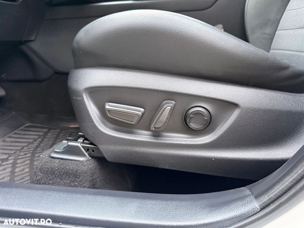 Toyota C-HR 2.0 HEV 197 CP 4x2 CVT Dynamic - 13