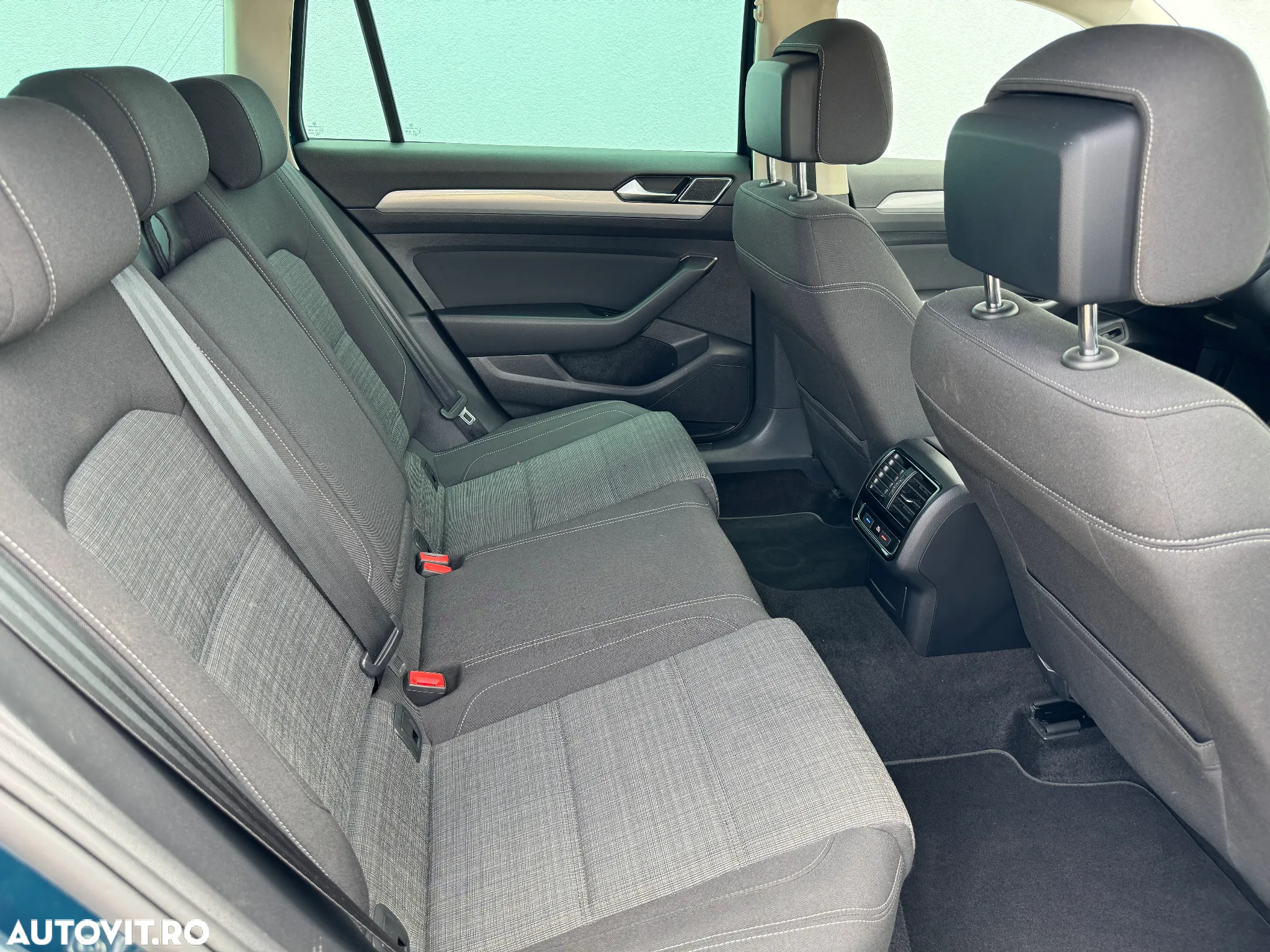 Volkswagen Passat Variant 2.0 TDI SCR DSG 4Motion Business - 6