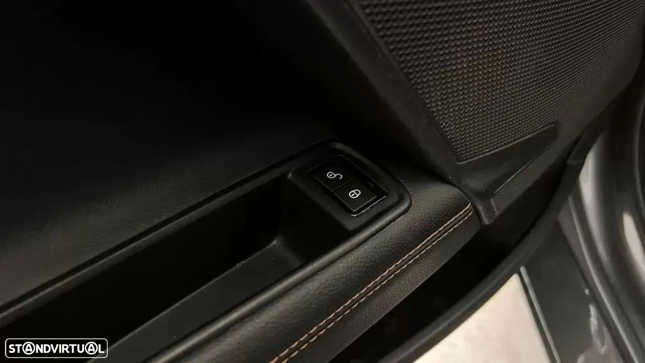 Jaguar XE E-Performance Prestige - 36