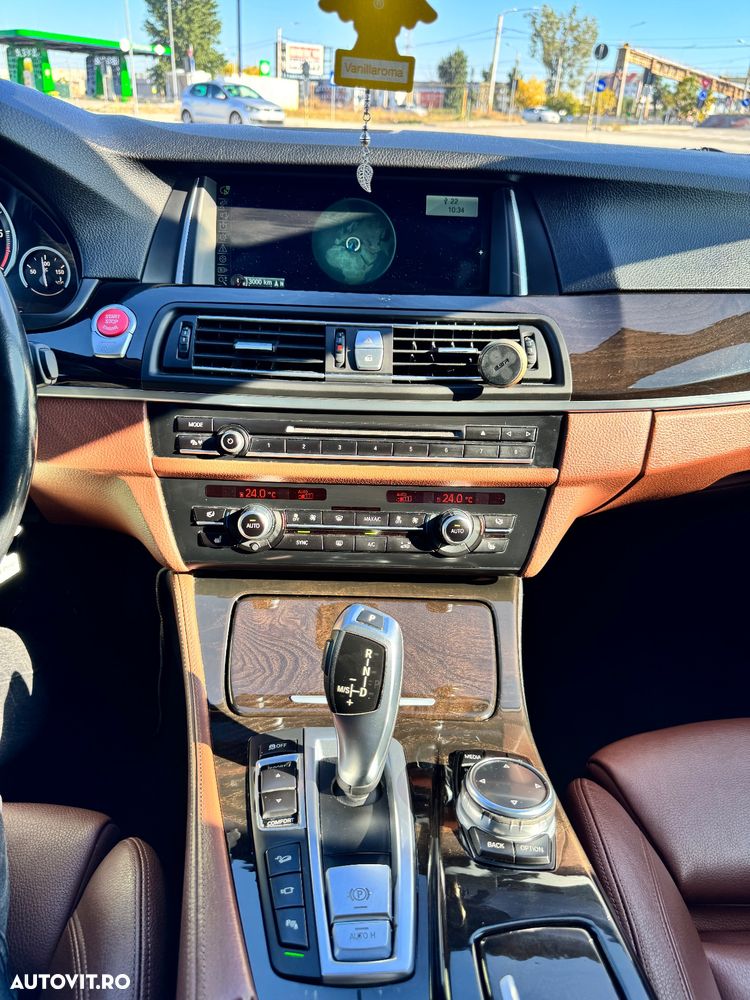 BMW Seria 5 525d xDrive AT - 38