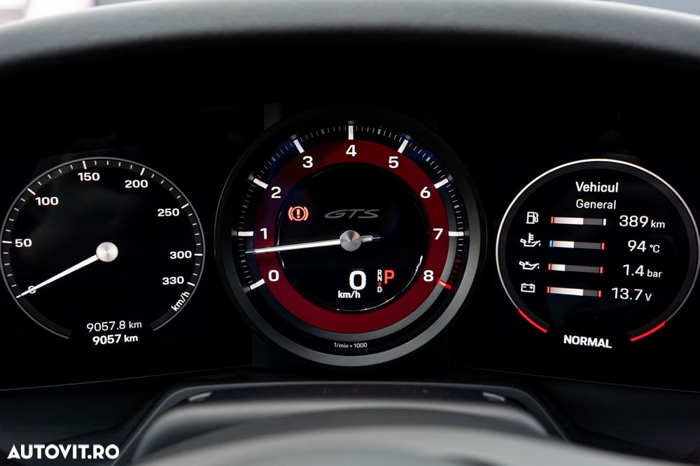 Porsche 911 Carrera 4 GTS PDK - 10