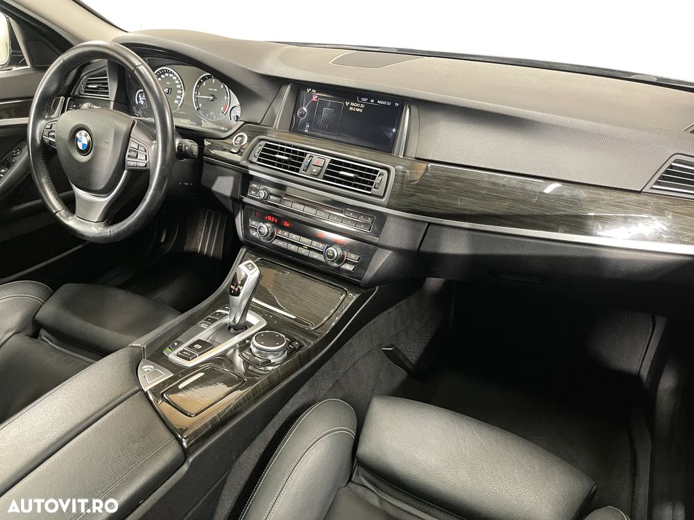 BMW Seria 5 525d Aut. Luxury Line - 10