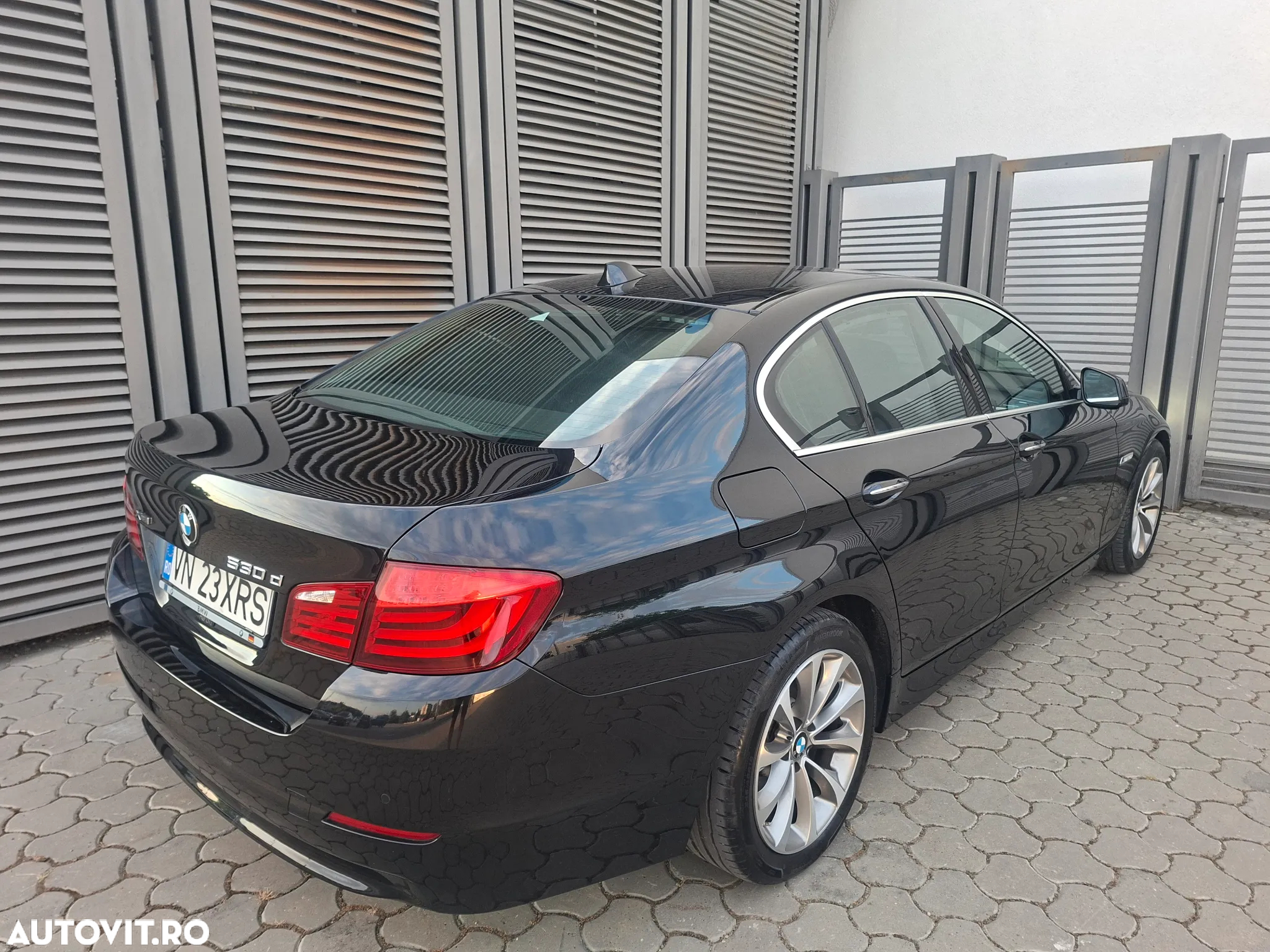 BMW Seria 5 530d Sport-Aut. Luxury Line - 2