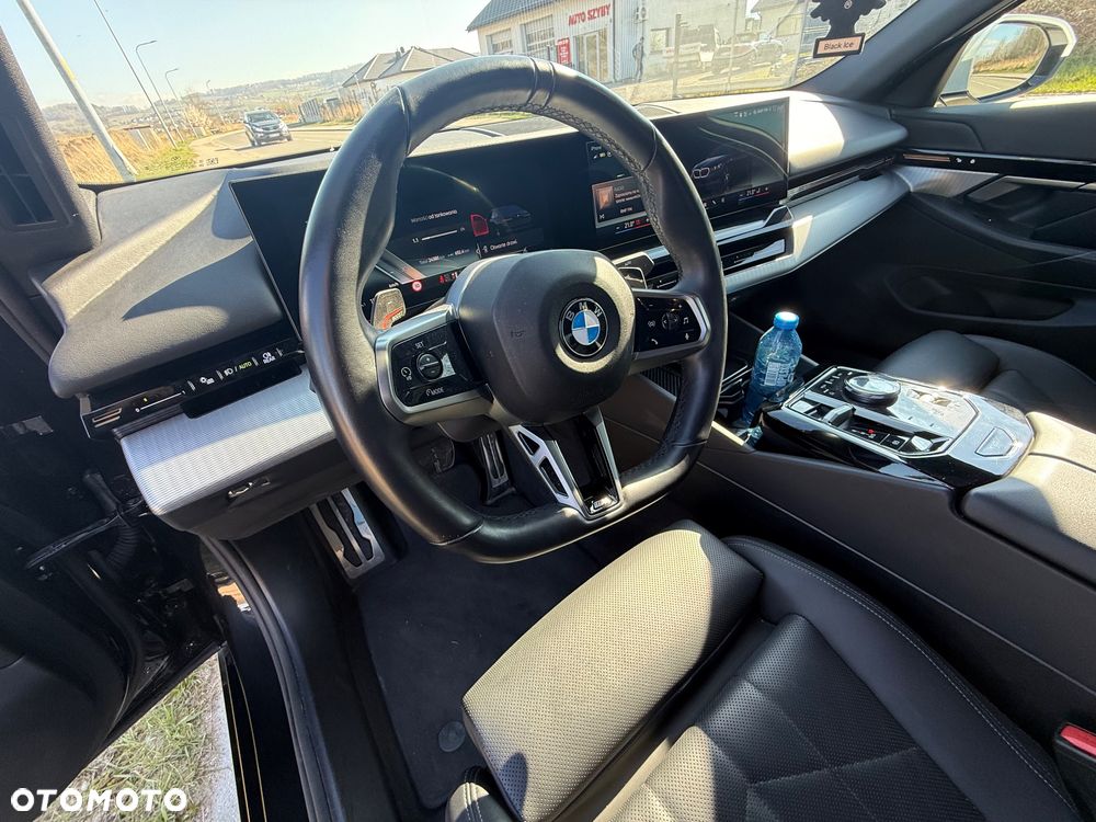 BMW Seria 5 520d xDrive mHEV - 16