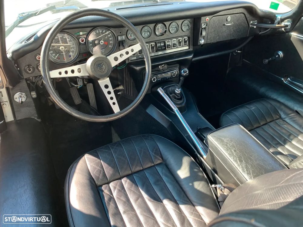 Jaguar E-Type - 11
