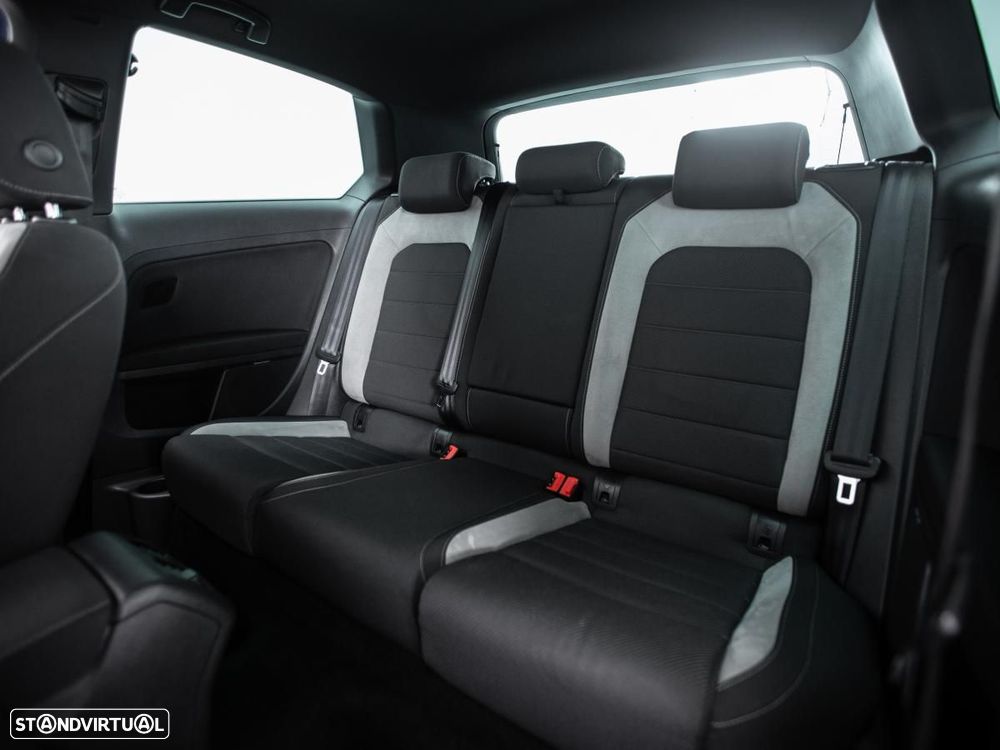 Volkswagen Golf 2.0 TSI R DSG — fotografia 9