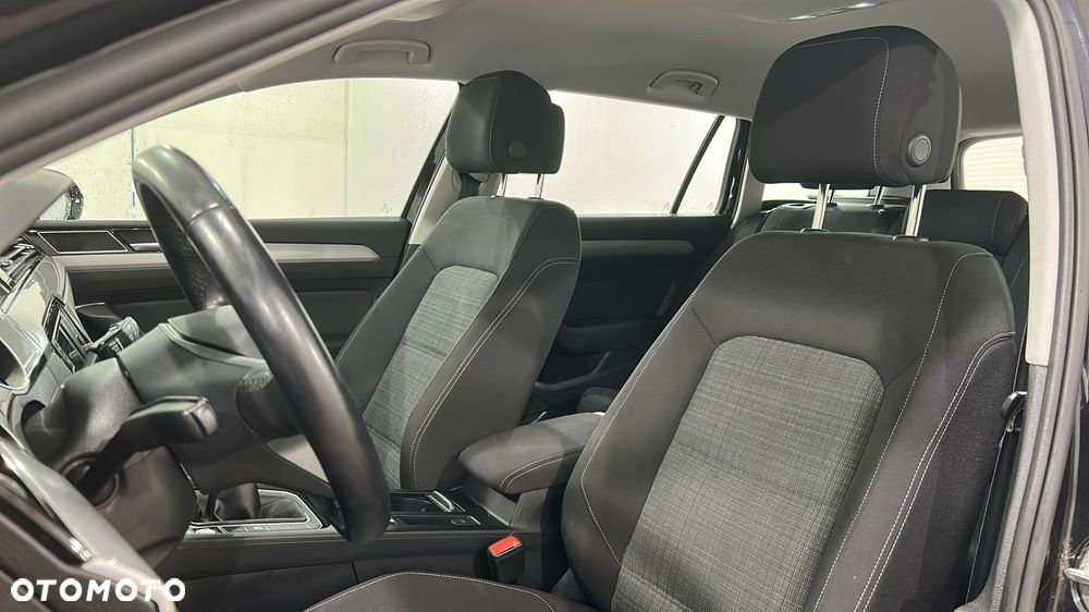Volkswagen Passat - 17