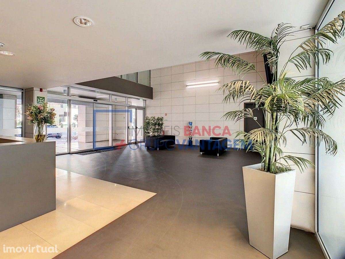 Espaço de escritório com 91m2 nas Colinas do Cruzeiro - Odivelas - Grande imagem: 3/18