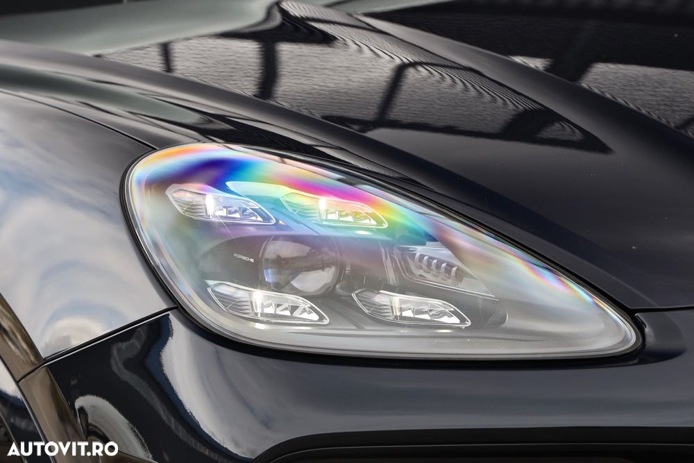 Porsche Cayenne Turbo - 35