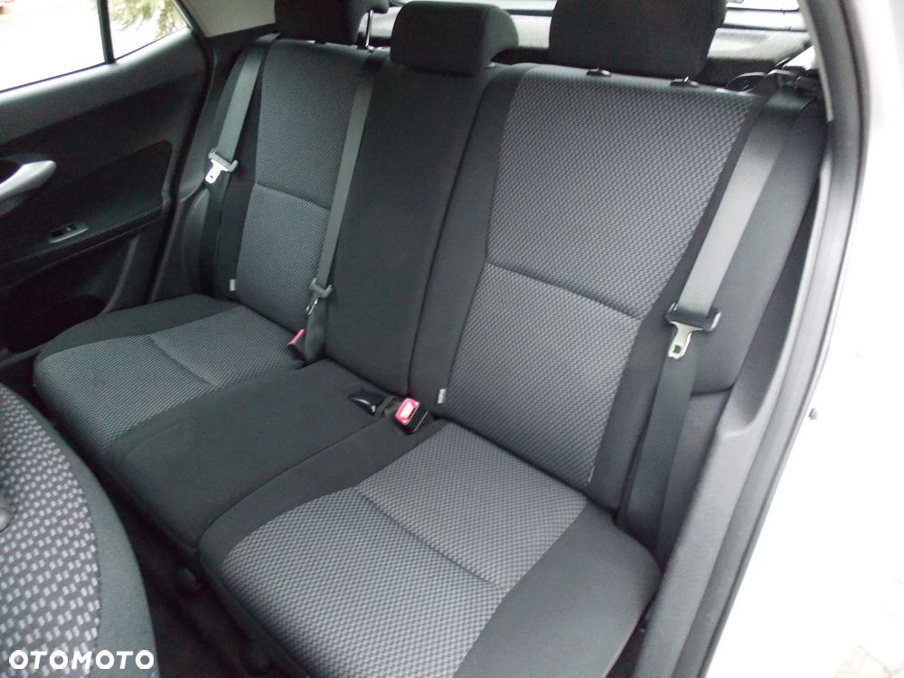 Toyota Auris 1.33 Dual-VVT-i Comfort - 24