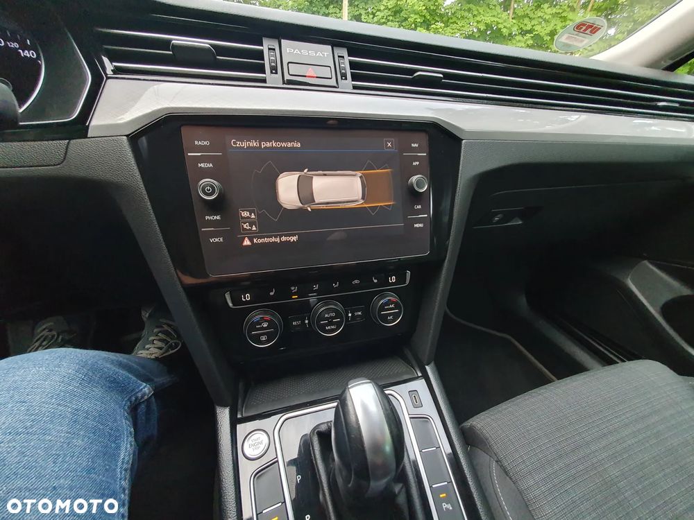Volkswagen Passat 2.0 TDI SCR DSG Business - 18