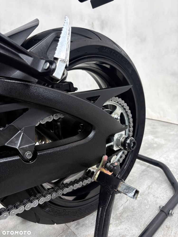 Suzuki GSX 1000 - 16