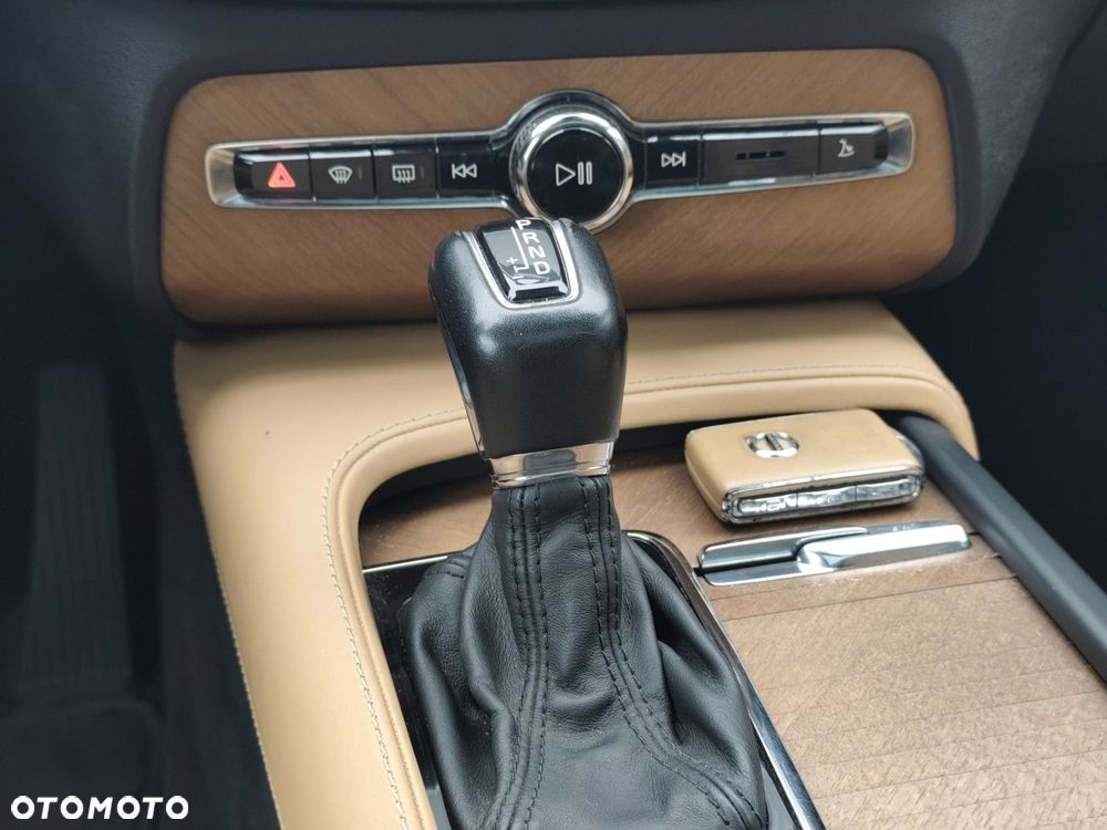 Volvo XC 90 - 25